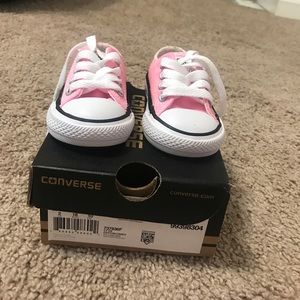 ❣️SOLD❣️Infant Converse- pink